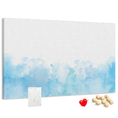 Lavagna di sughero con delicate onde blu ad acquerello sullo sfondo