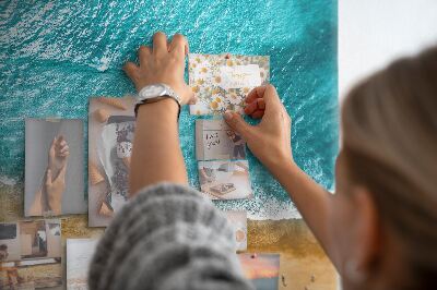 Bacheca in sughero con stampa spiaggia, onde e impronte