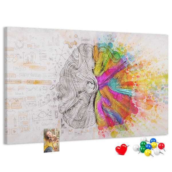 Bacheca in sughero con design a cervello colorato e sfondo creativo