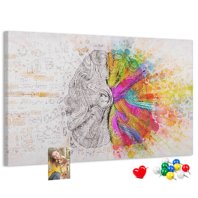 Bacheca in sughero con design a cervello colorato e sfondo creativo