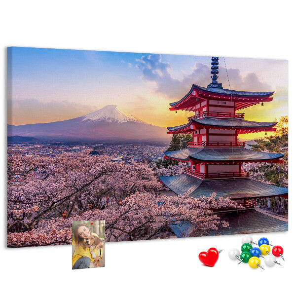 Lavagna di sughero con stampa di un paesaggio primaverile e Monte Fuji sullo sfondo