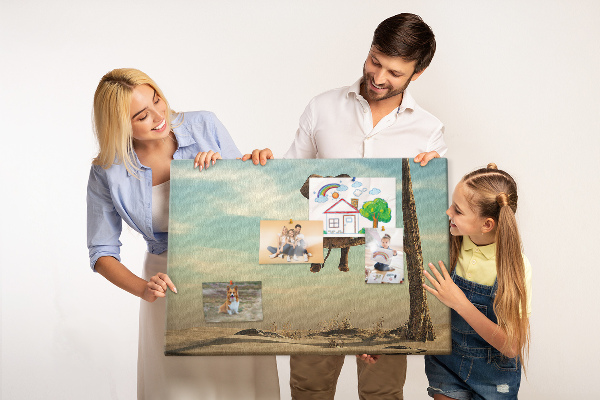 Bacheca in sughero con stampa raffigurante un elefante su un ramo in un paesaggio desertico