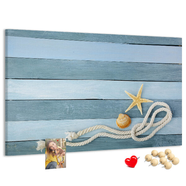 Bacheca in sughero con stampa paesaggio marino, conchiglie e spago