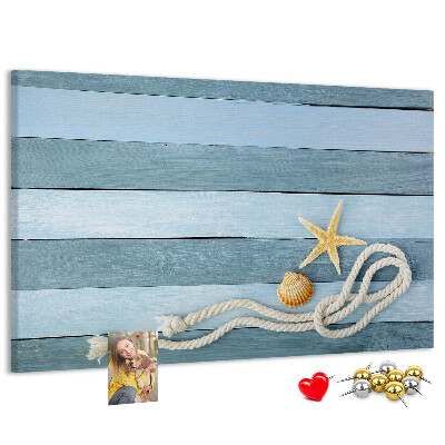 Bacheca in sughero con stampa paesaggio marino, conchiglie e spago