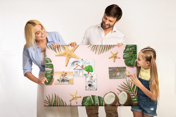 Bacheca in sughero con stampa paesaggio tropicale con conchiglie e foglie