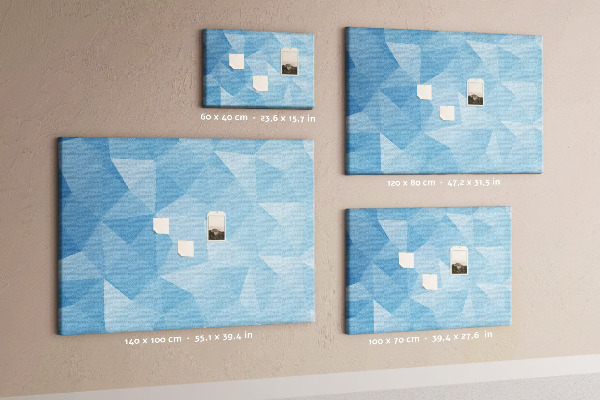 Bacheca in sughero con fantasia geometrica a triangoli blu in diverse tonalità