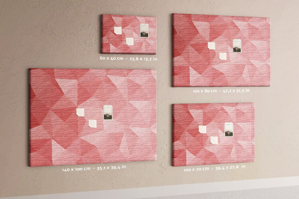 Lavagna di sughero con fantasia geometrica nelle tonalità del rosa e del beige