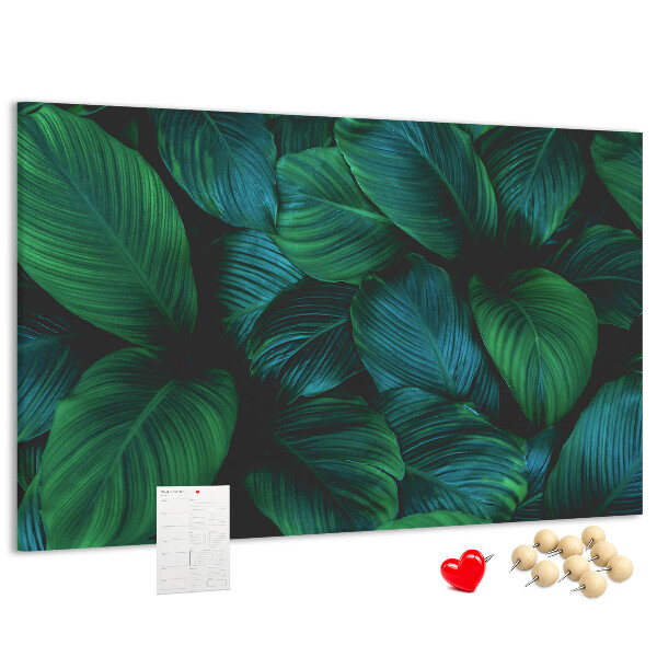 Bacheca in sughero con stampa di foglie tropicali su sfondo scuro