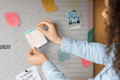 Bacheca in sughero con calendario floreale dai tocchi colorati
