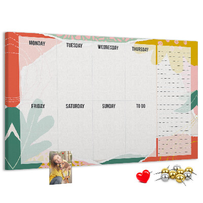 Bacheca in sughero con calendario floreale dai tocchi colorati