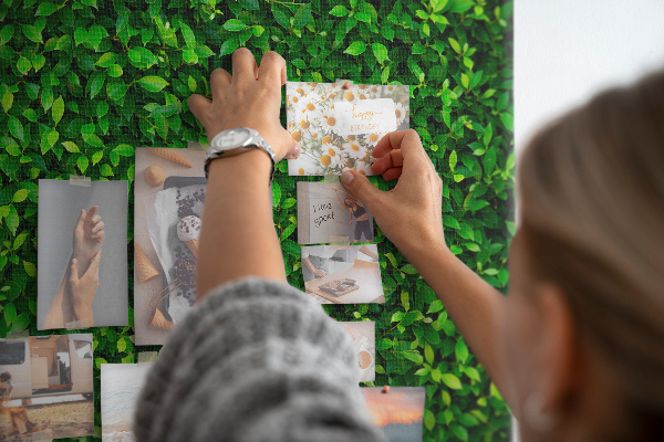 Bacheca in sughero con stampa decorativa a motivi di piante verdi