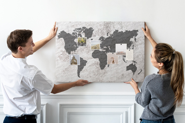 Bacheca in sughero mappa del mondo elegante in diverse tonalità di grigio
