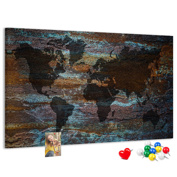 Lavagna di sughero mappa del mondo su sfondo rustico