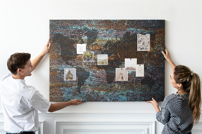 Lavagna di sughero mappa del mondo su sfondo rustico
