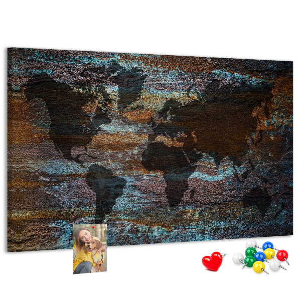 Lavagna di sughero mappa del mondo su sfondo rustico