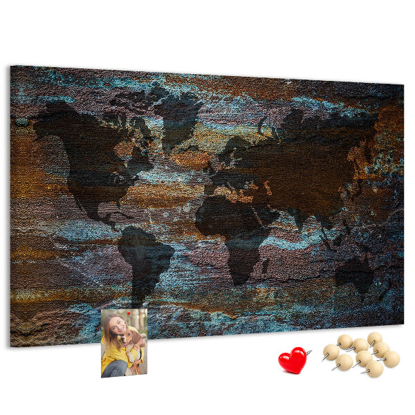 Lavagna di sughero mappa del mondo su sfondo rustico
