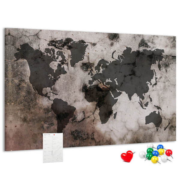 Bacheca in sughero con stampa di una mappa del mondo effetto ruggine su sfondo in cemento