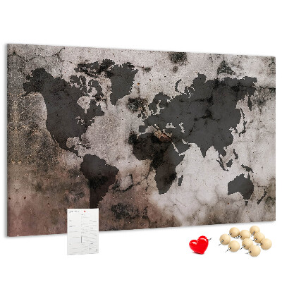 Bacheca in sughero con stampa di una mappa del mondo effetto ruggine su sfondo in cemento