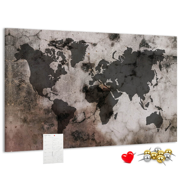 Bacheca in sughero con stampa di una mappa del mondo effetto ruggine su sfondo in cemento