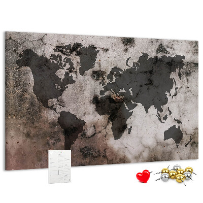 Bacheca in sughero con stampa di una mappa del mondo effetto ruggine su sfondo in cemento