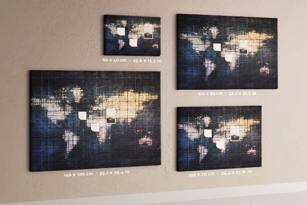 Bacheca in sughero con mappa del mondo stilizzata in pixel