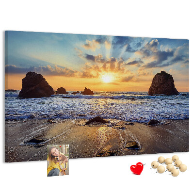 Lavagna di sughero con stampa tramonto sul mare calmo