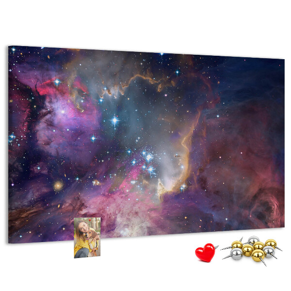 Bacheca in sughero con stampa di un paesaggio spaziale con stelle e nebulose