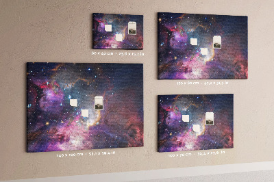 Bacheca in sughero con stampa di un paesaggio spaziale con stelle e nebulose