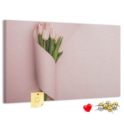 Lavagna di sughero con stampa di delicati tulipani su sfondo rosa