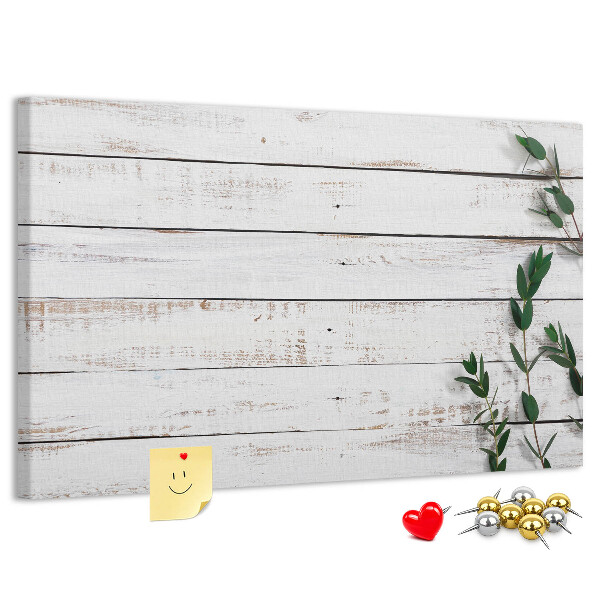 Bacheca in sughero con cornice in legno rustico e rami verdi