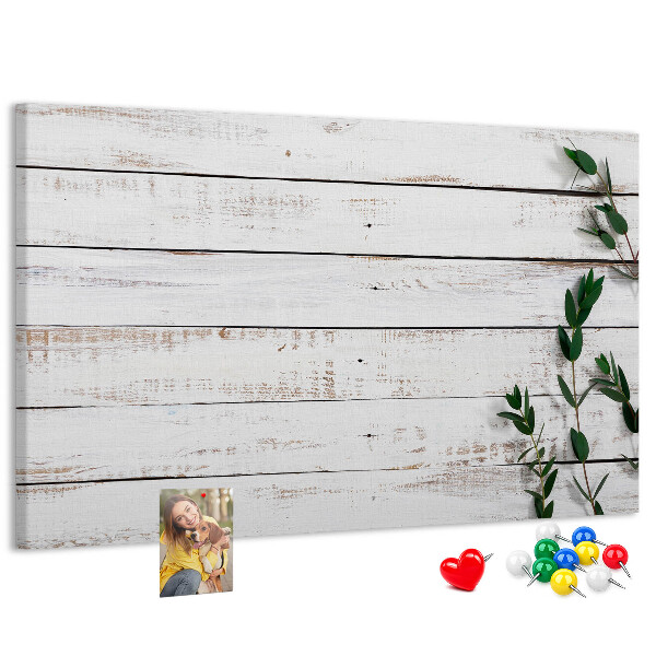 Bacheca in sughero con cornice in legno rustico e rami verdi