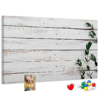 Bacheca in sughero con cornice in legno rustico e rami verdi