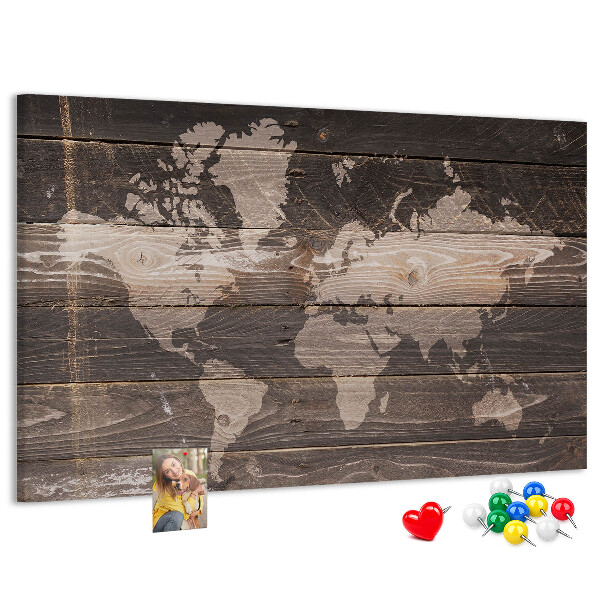 Lavagna di sughero mappa del mondo su sfondo di legno