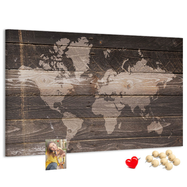 Lavagna di sughero mappa del mondo su sfondo di legno