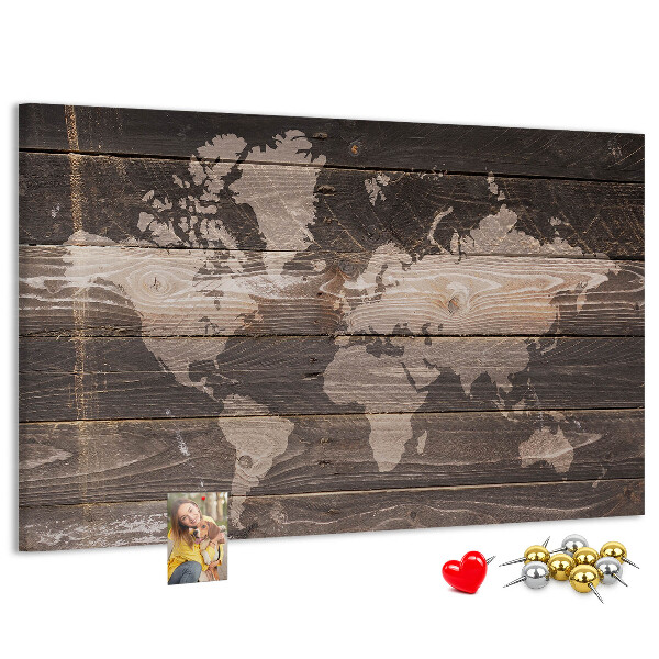 Lavagna di sughero mappa del mondo su sfondo di legno