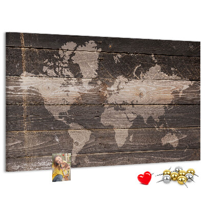 Lavagna di sughero mappa del mondo su sfondo di legno