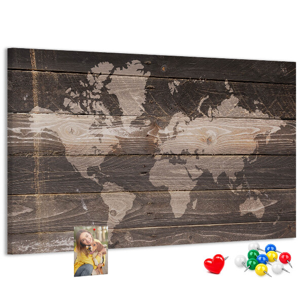 Lavagna di sughero mappa del mondo su sfondo di legno