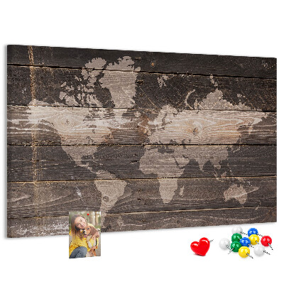 Lavagna di sughero mappa del mondo su sfondo di legno
