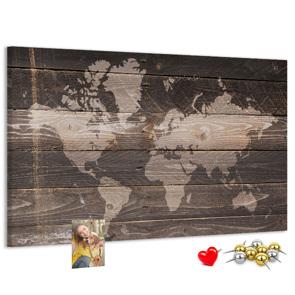 Lavagna di sughero mappa del mondo su sfondo di legno