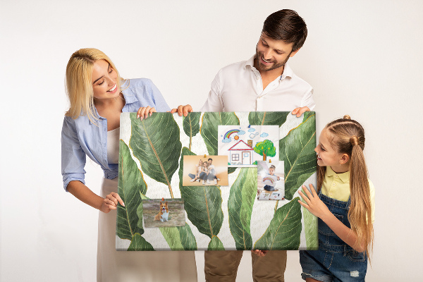 Bacheca in sughero con stampa di foglie tropicali in diverse tonalità di verde