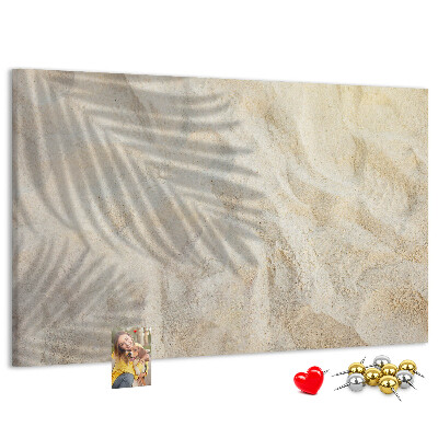 Bacheca in sughero con stampa di sabbia calda e ombre delicate
