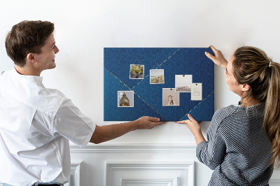 Bacheca in sughero con eleganti motivi geometrici nelle tonalità del blu