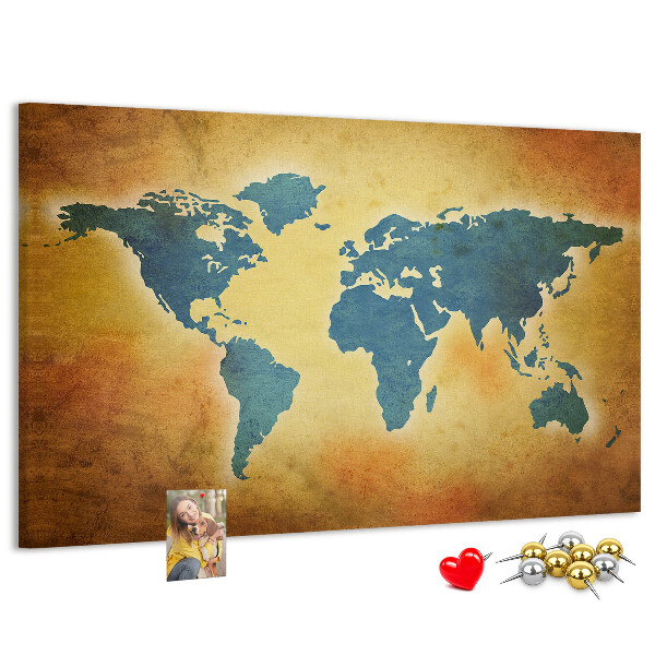 Bacheca in sughero con mappa del mondo su sfondo carta marrone
