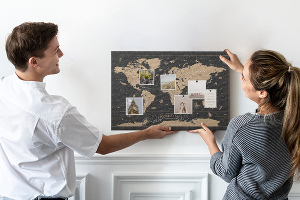 Bacheca in sughero mappa del mondo nera con dettagli dorati
