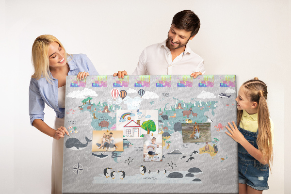 Lavagna di sughero mappa del mondo con illustrazioni di animali