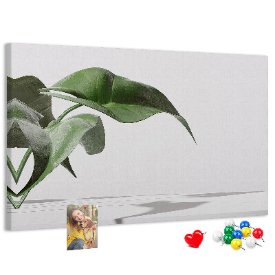 Lavagna di sughero con foglie delicate su sfondo minimalista