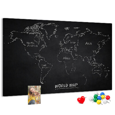 Lavagna di sughero mappa del mondo su sfondo nero