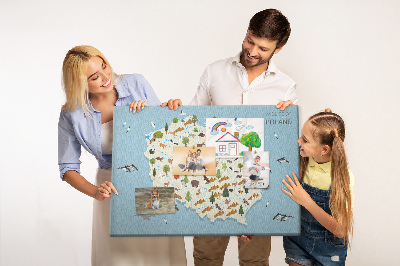 Lavagna di sughero con stampa della fauna polacca su mappa colorata