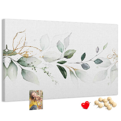 Bacheca in sughero con foglie delicate e dettagli dorati