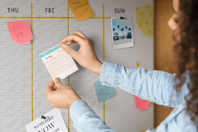 Bacheca in sughero con calendario settimanale e motivo a limoni